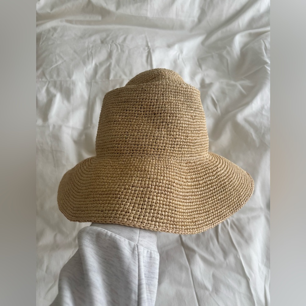 new Janessa Leone Felix packable straw raffia bucket sun hat in natural tan - Picture 5 of 9